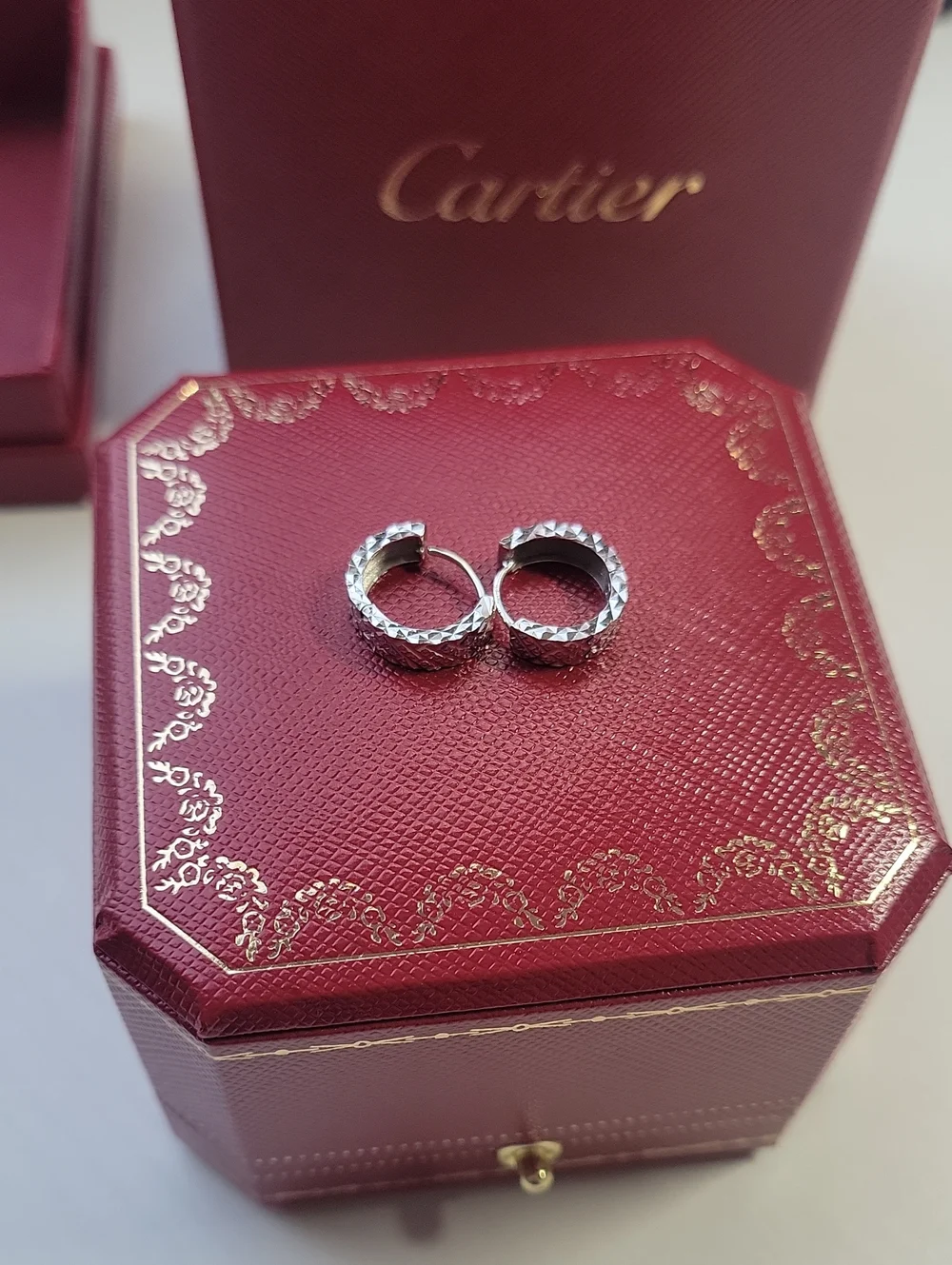18 KT White Gold Diamond Cut Infinity Earrings
